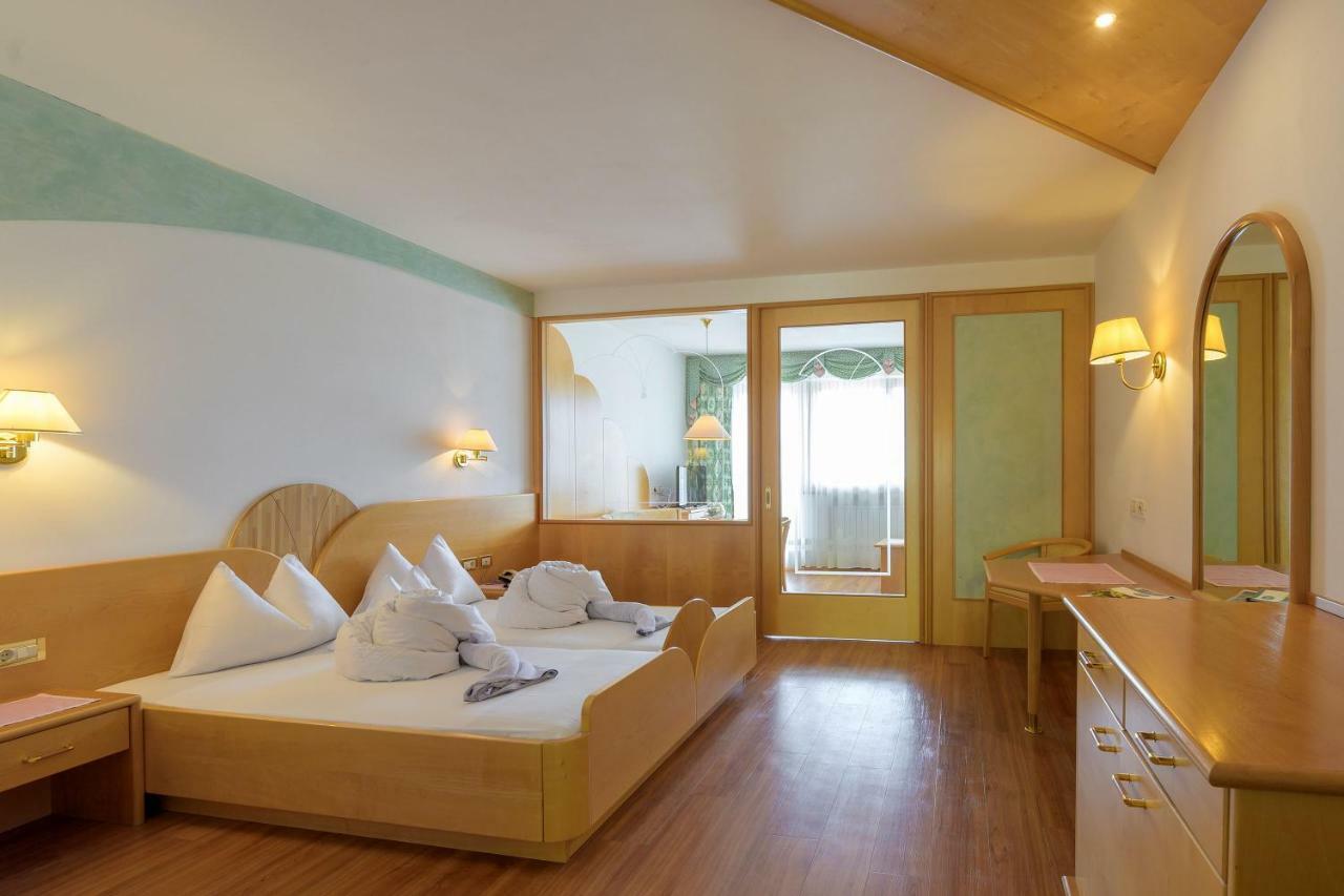 Glanzhof Hotel & Apartments Marlengo Habitación foto